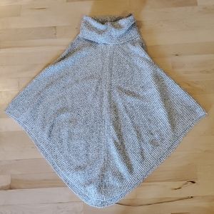 Roots Snowy Fox Poncho